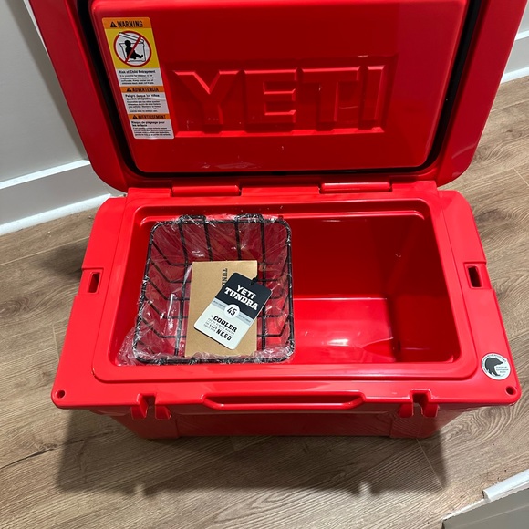 RARE Coca-Cola Yeti Red Storage Cooler with Insulated Walls - Picture 3 of 8